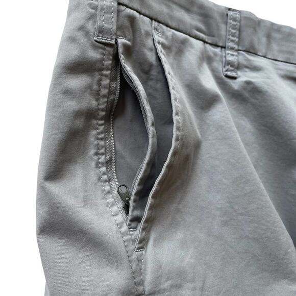 Men’s Dockers Light Gray Supreme Flex Cotton Blend Short in size 38. - Picture 2 of 10